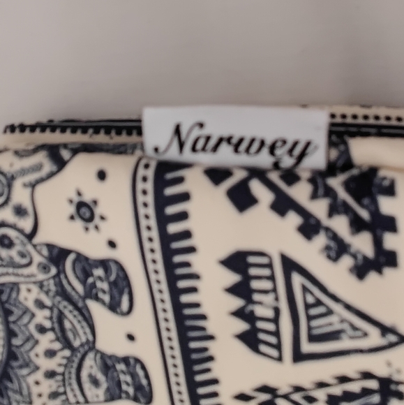Narwey Set of Two Toiletry Bags Featuring Elephant Design - Picture 5 of 11